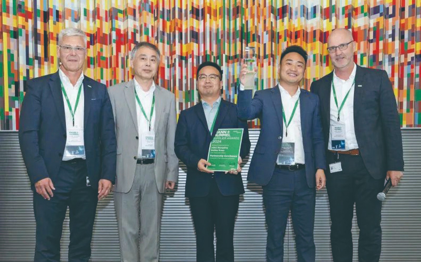 中鼎荣膺曼胡默尔集团2024年度“全球最佳合作伙伴奖”